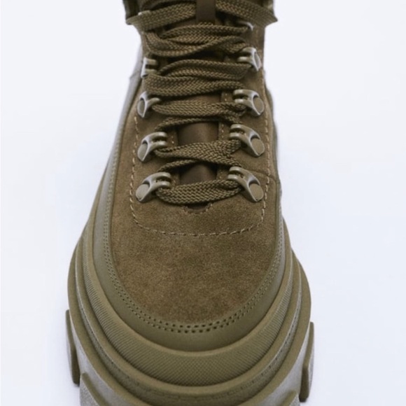 Hiking boots - Picture 4 of 5